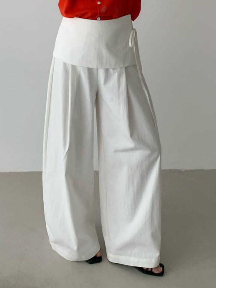 Trendy new spring/autumn casual two-piece skirt and pants set for women, featuring Korean-inspired design, high waist, slimming effect, and straight-leg fit. 15
